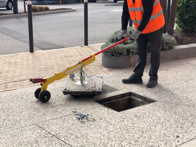 Lève-plaques d'égout magnétique 450 kg